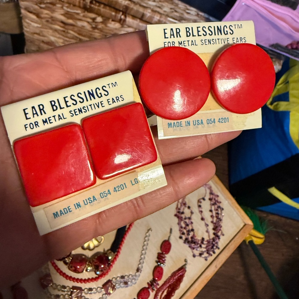 Mixed Vtg Jewelry lot of REDS - Picture 7 of 16